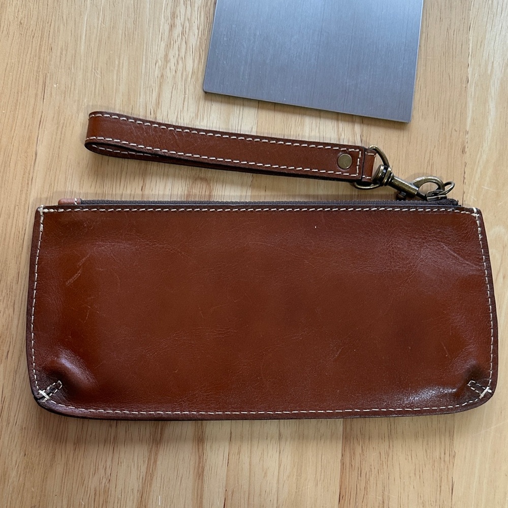 Patricia Nash Brown Leather Wristlet - Picture 2 of 8